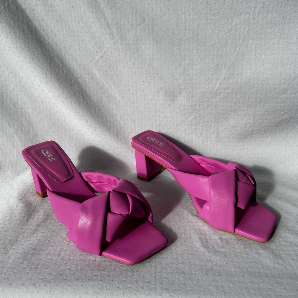 CIDER
Hot Pink twisted knot heeled sandal